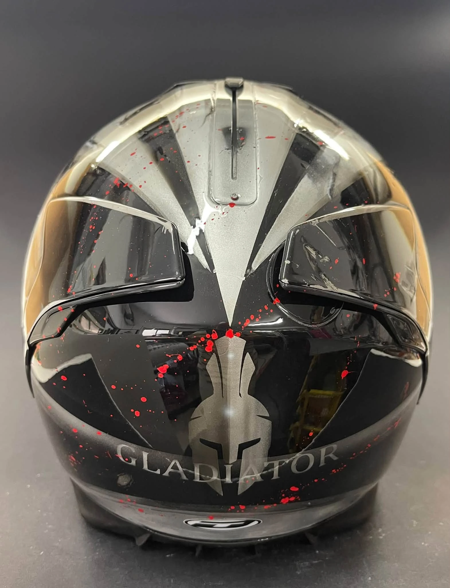 Gladiator. Aerografia su casco. &mdash; dettaglio 2